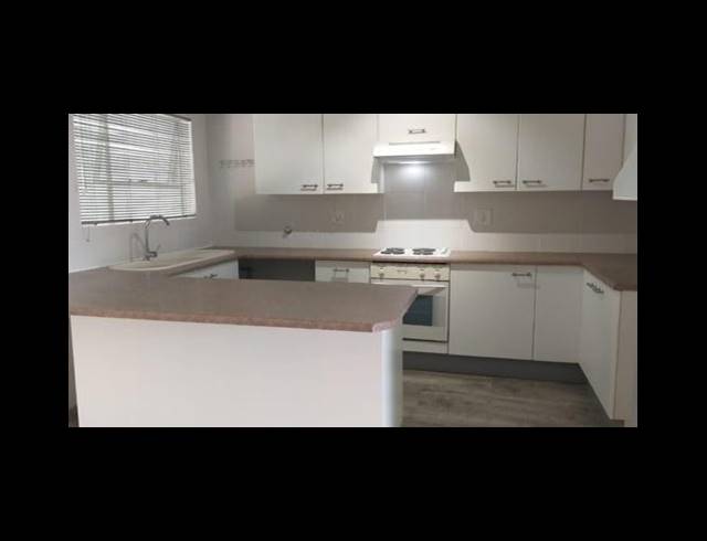 3 BEDROOM TOWNHOUSE FOR SALE IN BASSONIA